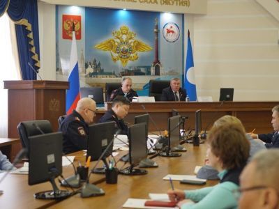 Главы поселений Усть-Майского района встретились с министром внутренних дел по Якутии