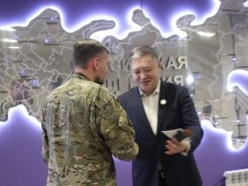 Ветеранам СВО вручили якутские ножи от имени главы республики