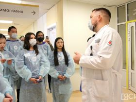 Школьники Якутии проходят профориентационный конкурс Минздрава