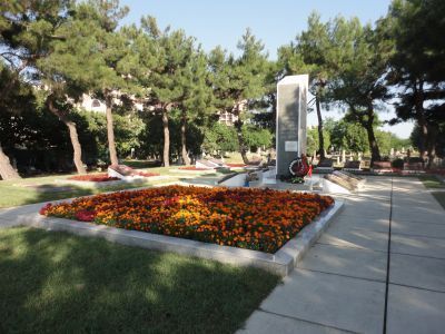 Братская могила советских воинов, погибших в боях с фашистскими захватчиками