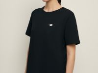 Футболка прямого силуэта с вышивкой