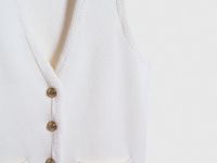 Вязаный жилет на пуговицах, Белый