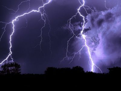 Ученый рассказал, почему молнии бывают разного цвета и стало ли в Якутии больше гроз