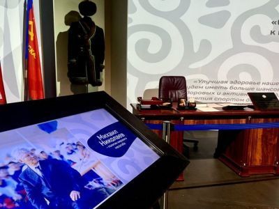 В Якутске продолжает работу выставка «Дети Азии: от идеи к истории», посвященная Михаилу Николаеву