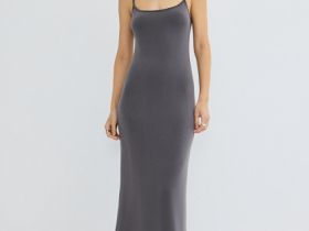 Приталенное трикотажное платье, Серый