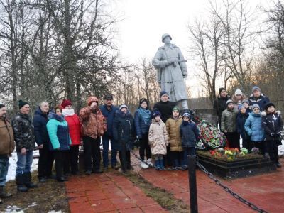 Братская могила советских воинов, погибших в боях с фашистами