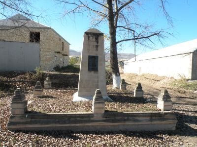 Памятник на месте расстрела Председателя Совета Обороны Дагестана С-С.Казбекова