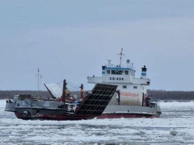 В Якутии паромщику запретили перевозить пассажиров