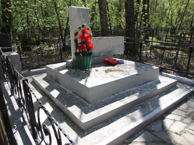 Обелиск воинам, умершим от ран в Шадринских госпиталях