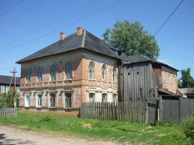 Дом, в котором жили, отбывая ссылку, социал-демократы (1901-1903 гг.): братья Спруде, Степанов, С.Д. Мавромати - из Риги; Аркадев из Нарвы; польские рабочие из Варшавы - А. Курковский и Томаш-Михалюк