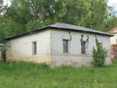 Народный дом и ворота церковной ограды