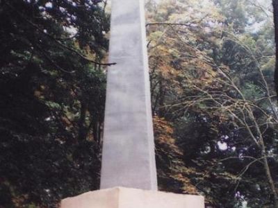 Памятный знак, установленный в честь 100-летия станицы Саратовской