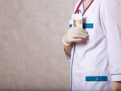 Выплаты по программе «Земский доктор» предлагают освободить от НДФЛ