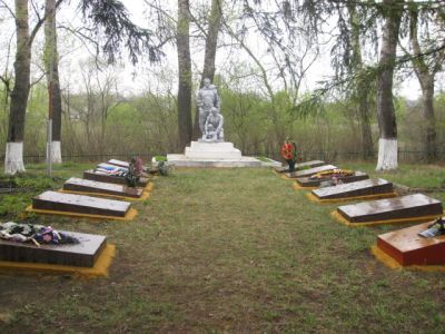 Братская могила воинов, погибших в 1942 - 1943 гг.