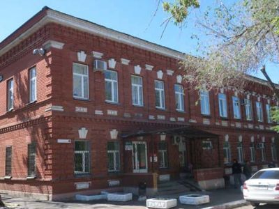 Дом доходный с въездной аркой купчихи А.С. Юргенсон (в 1901-1918 гг. - дом доходный купца М.Н. Комарова)