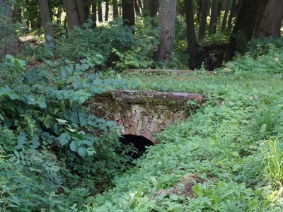 Каменный арочный мостик у дома Л.Н.Толстого