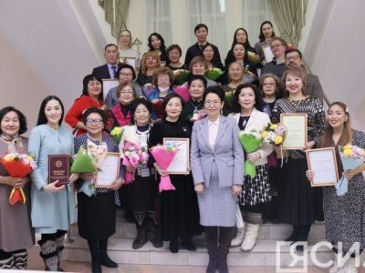 В Якутии подвели итоги Года матери церемонией награждения