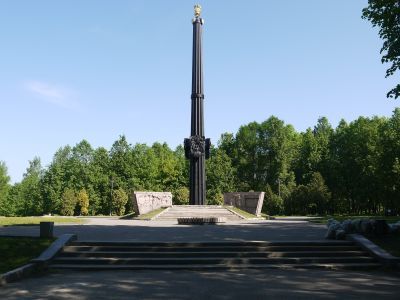 Памятное место-«Река Талка», где в 1893-1895 гг. и в 1905 г. проходили маевки и революционные собрания иваново-вознесенских рабочих. Здесь в 1905 г. были расстреляны жандармами иваново-вознесенские рабочие