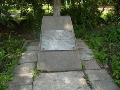 Братская могила с обелиском жертв Степановской банды (1918 г.)