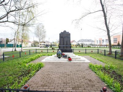 Братская могила советских воинов, погибших при взятии города Лабиау в январе 1945 года