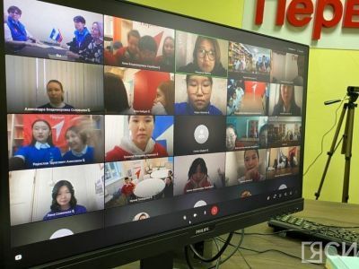 Отделения «Движения первых» Якутии и Докучаевска встретились через телемост