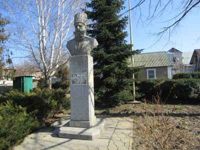 Бюст А.Д. Ламонова