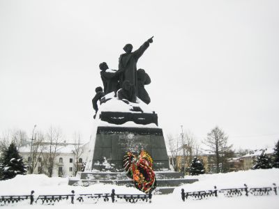 Памятник генерал-лейтенанту М.Г.Ефремову