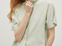 Блузка с коротким рукавом и отложным воротником