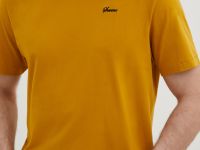 Футболка прямого силуэта с вышивкой