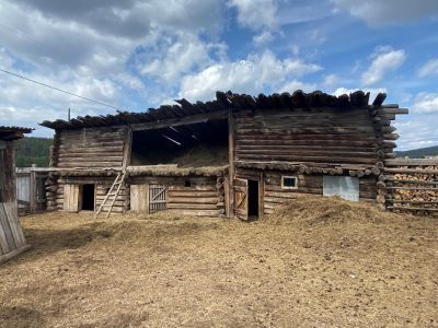 Стайки с поветью