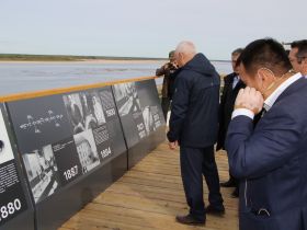 Вилюйск преображается: в День города на набережной «Поющие пески» зазвучала новая музыка