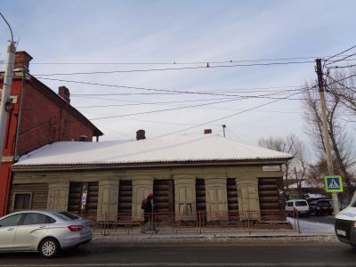 Дом с лавкой