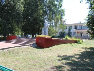 Памятник погибшим советским воинам