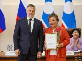 Государственные награды вручили медицинским работникам Якутии