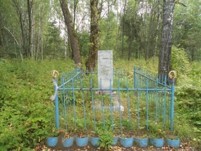 Могила мирных жителей, заживо сожженных фашистскими захватчиками