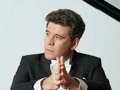 Денис Мацуев, фортепиано. Александр Рамм, виолончель. Стефания Поспехина, скрипка