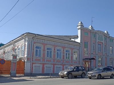 Училище женское, магазин