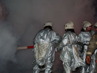 Пожар на городском коллекторе в Удачном повредил кабель электросети