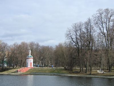 Регулярный парк с двумя прудами