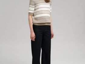 Легкий джемпер с принтом в полоску