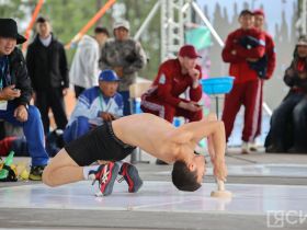 Завершились соревнования по мас-рестлингу и якутской вертушке на Играх Манчаары