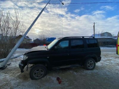 В Якутске мужчина погиб после наезда автомобиля на столб