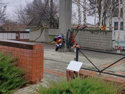 Братская могила советских воинов, погибших в период Сталинградской битвы