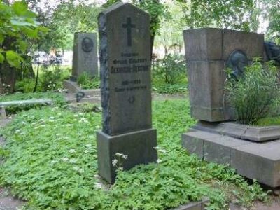 Могила Левинсона-Лессинга Ф.Ю. (1861-1939), геолога