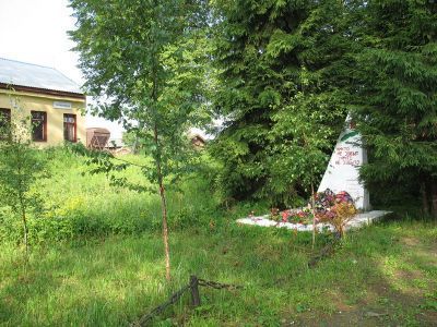 Братское захоронение советских воинов, погибших в 1941-44 гг.