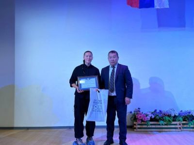 Школьницу, спасшую троих тонущих человек, наградили в Якутске