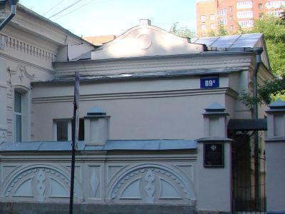 Одноэтажный деревянный флигель