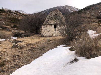 Усыпальница «Кач-Кешене»