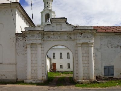 Святые ворота западные