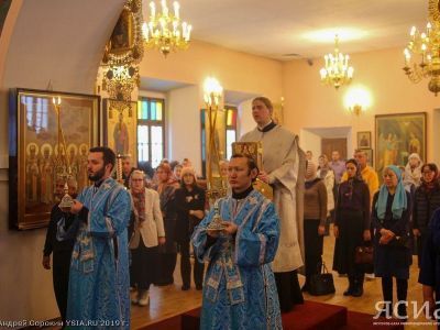 (ФОТО) В Преображенском соборе в Якутске прошло праздничное богослужение в День народного единства